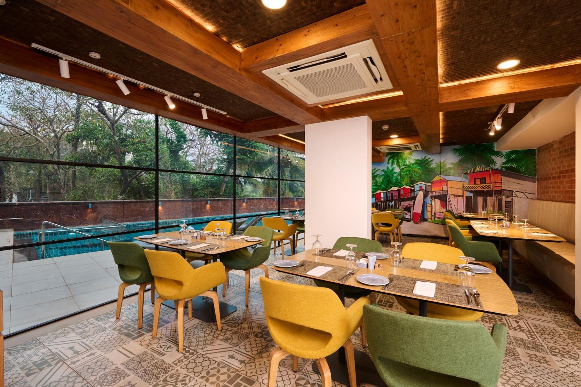 Golden Tulip Vagator Goa Exterior foto