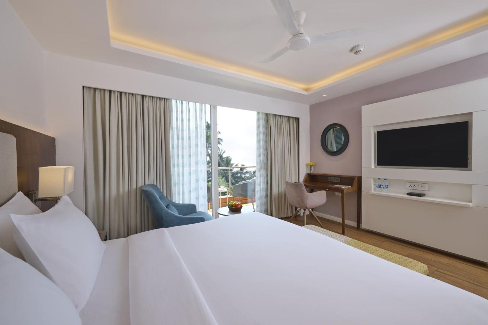 Golden Tulip Vagator Goa Exterior foto