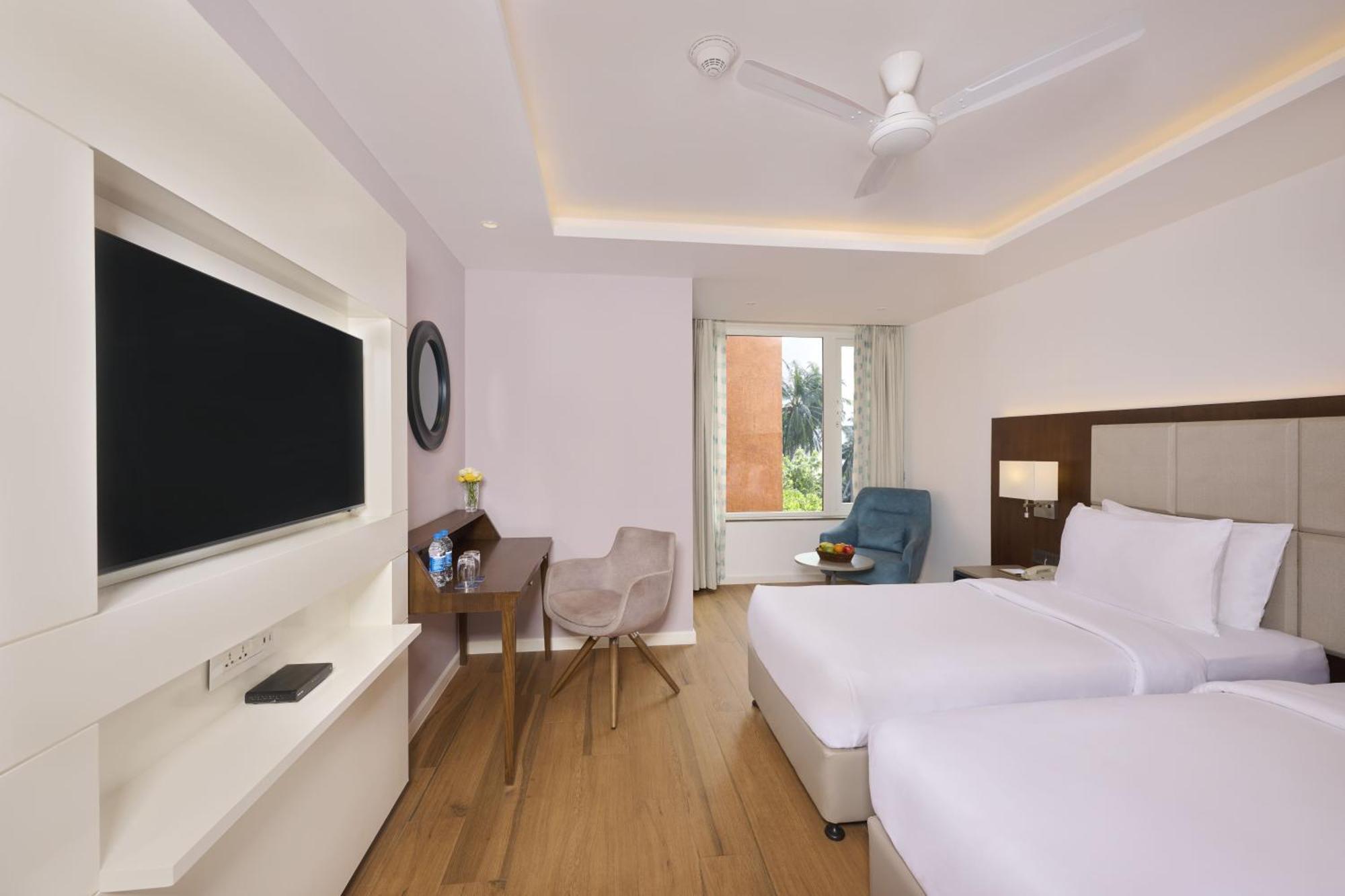 Golden Tulip Vagator Goa Exterior foto