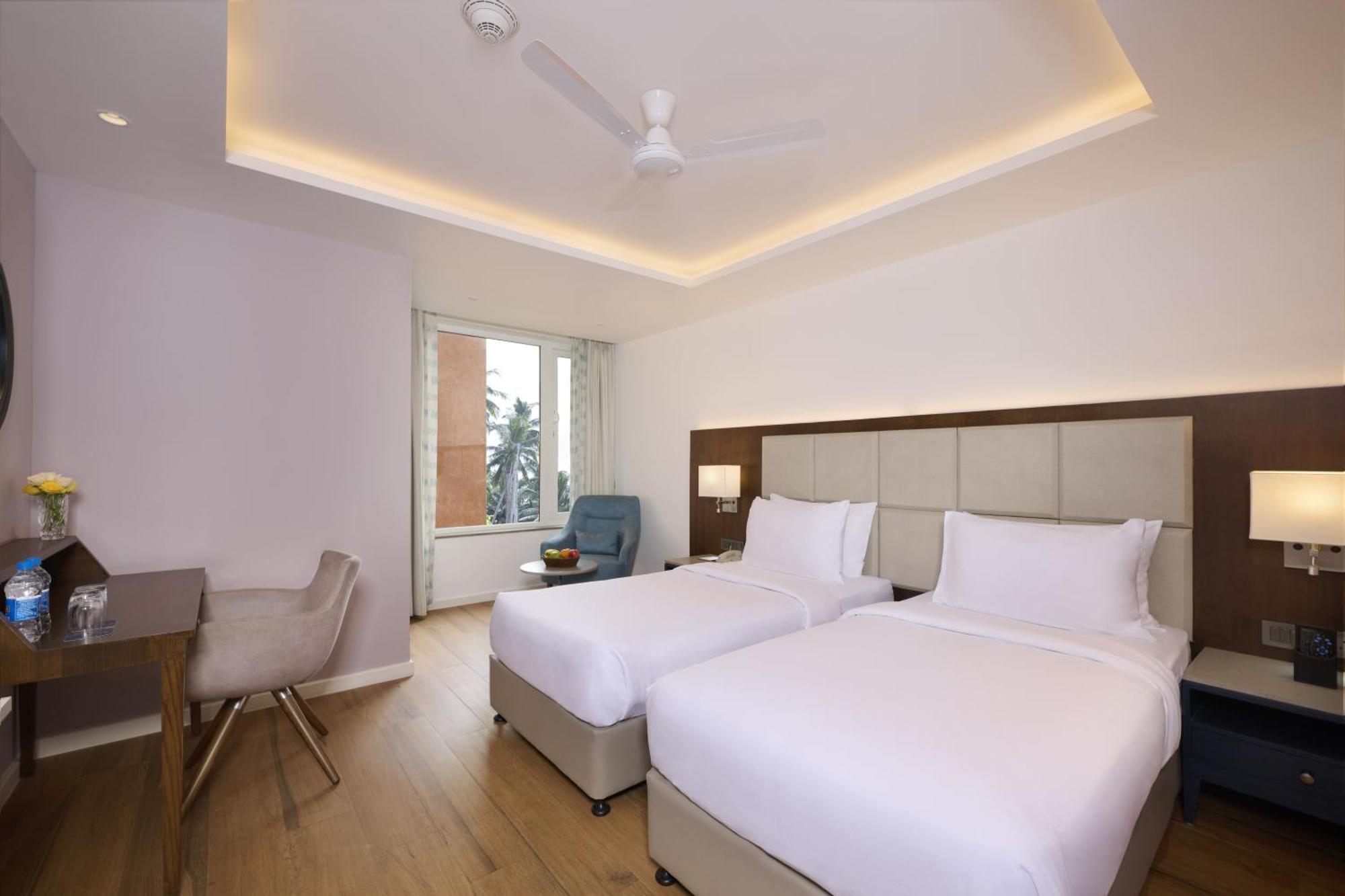 Golden Tulip Vagator Goa Exterior foto