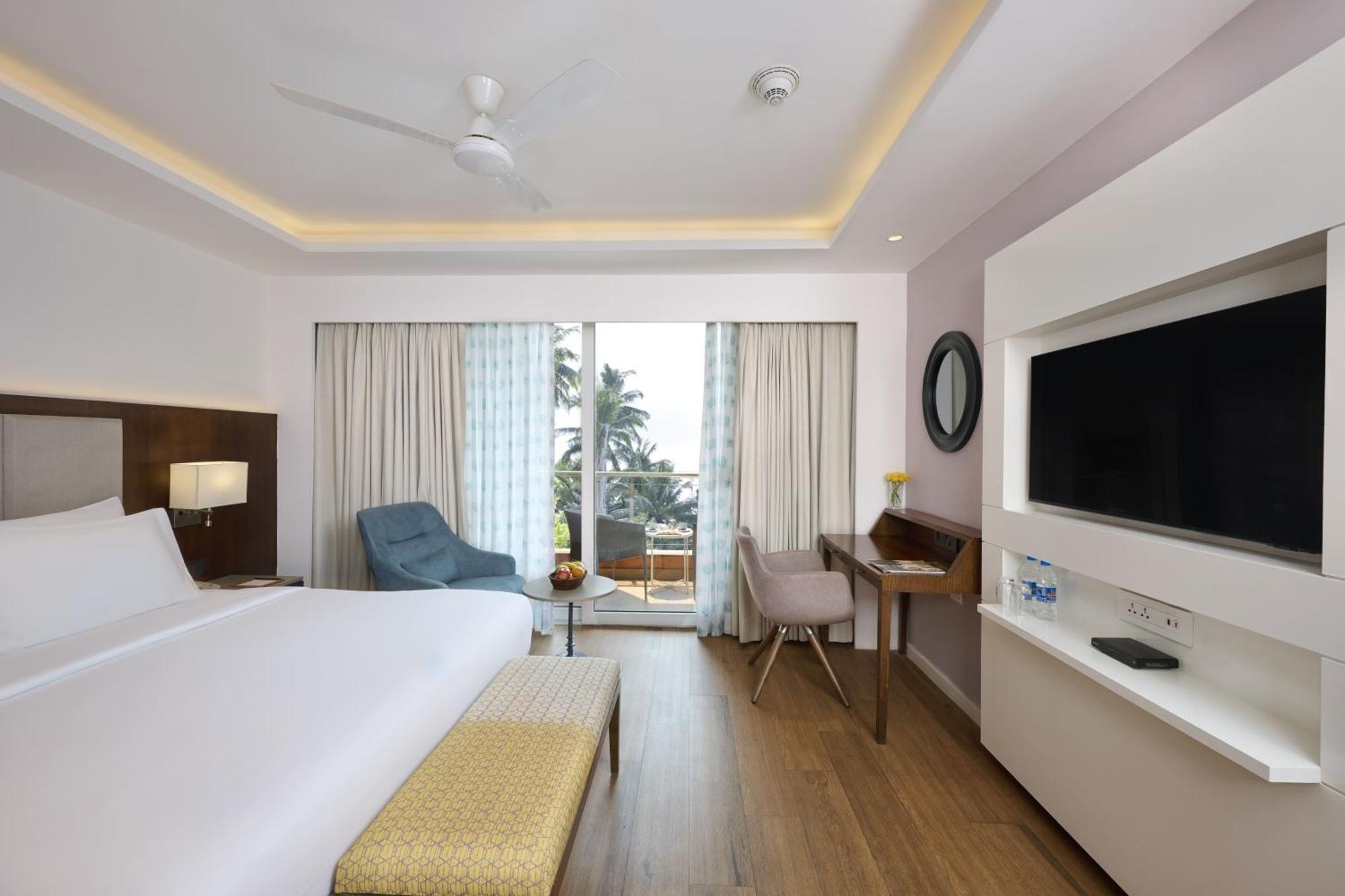 Golden Tulip Vagator Goa Exterior foto