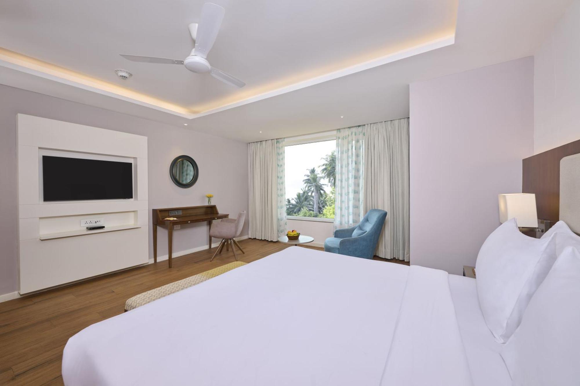 Golden Tulip Vagator Goa Exterior foto
