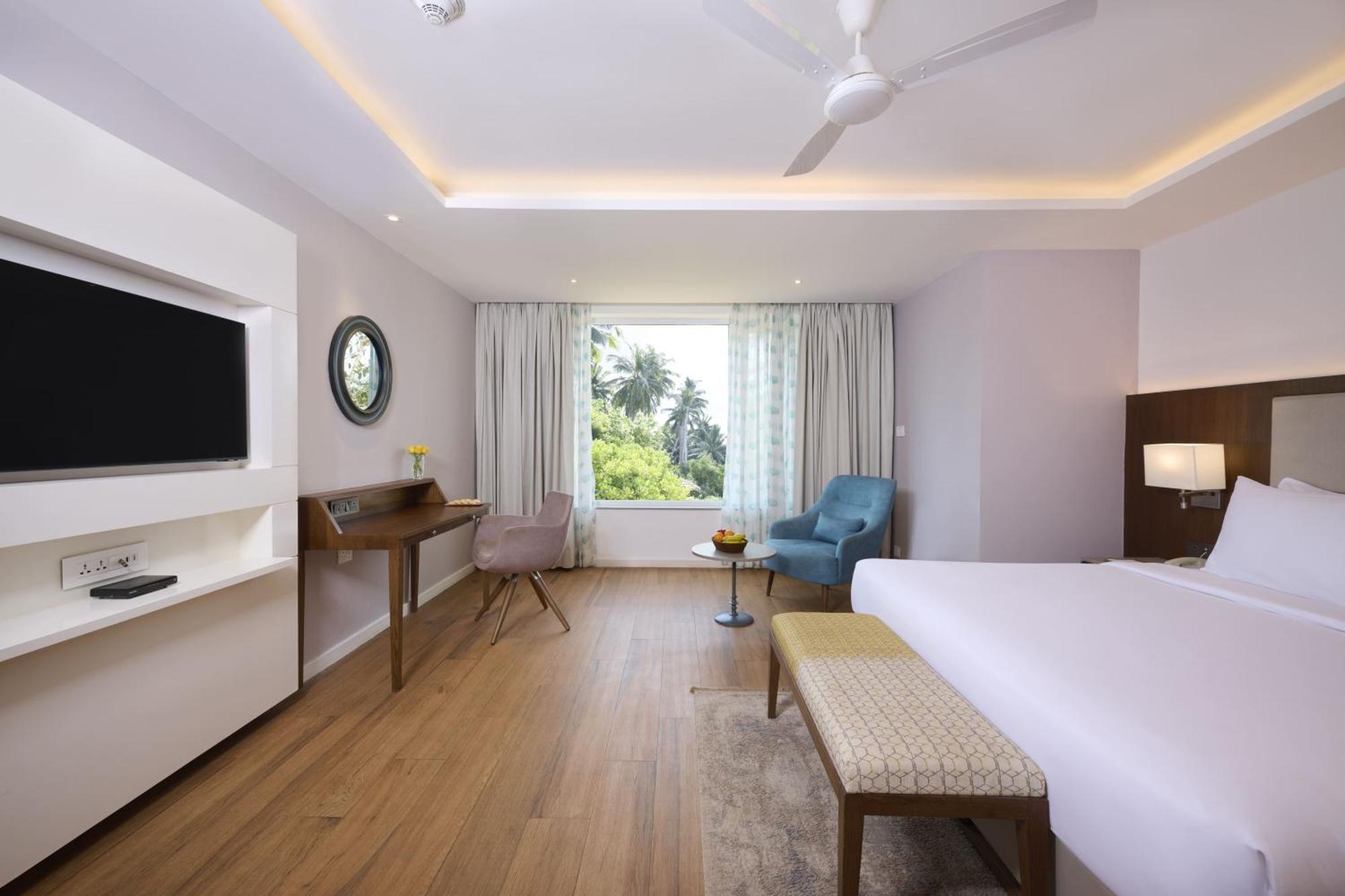 Golden Tulip Vagator Goa Exterior foto